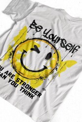 Be Yourself Yazılı Göz Kırpma Emojisi Tasarım Baskılı Oversize Unisex Beyaz T-Shirt - 1