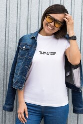 Be Yourself Yazılı Göz Kırpma Emojisi Tasarım Baskılı Oversize Unisex Beyaz T-Shirt - 4